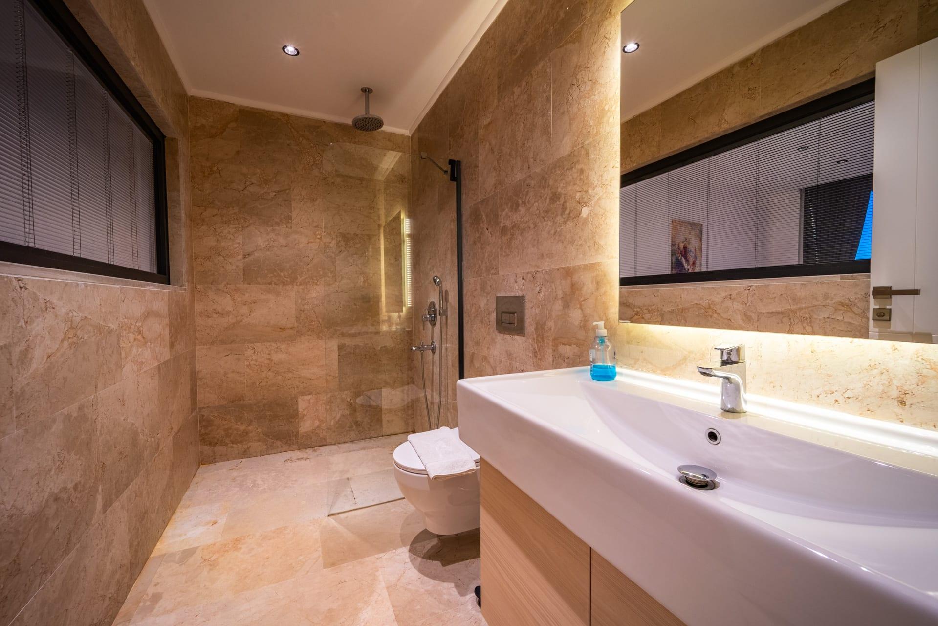 Duşakabinli banyo