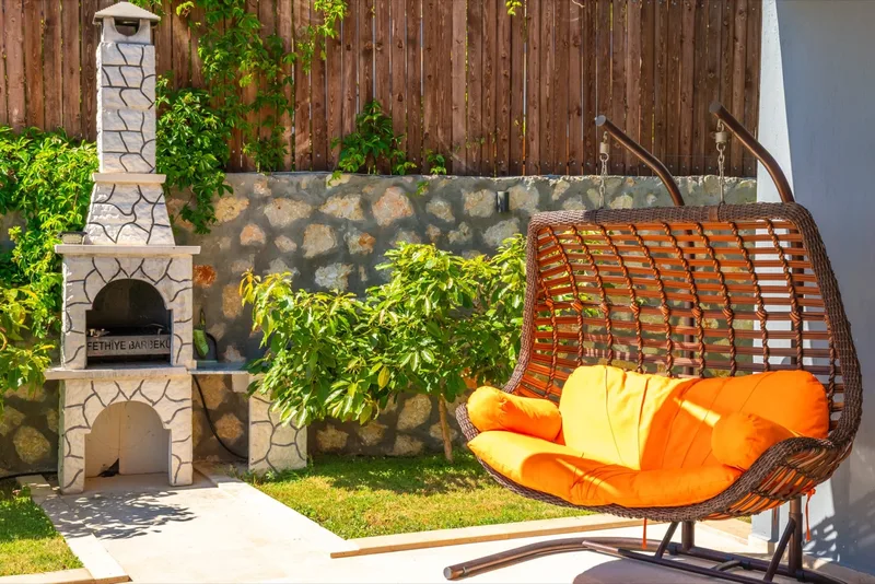 Barbekü ve salıncak — Villa Azde