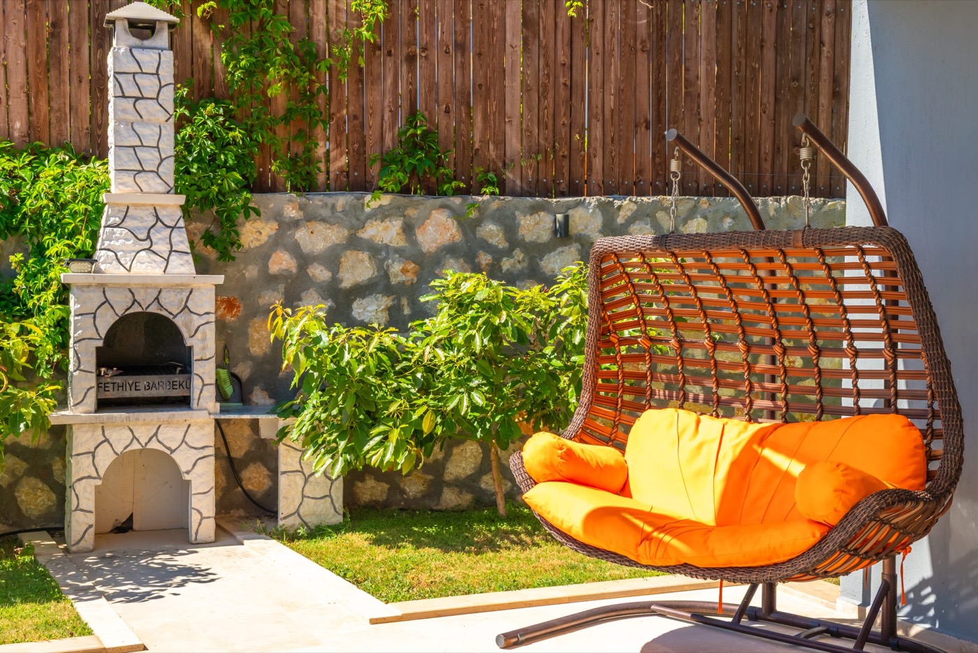 Barbekü ve salıncak — Villa Azde