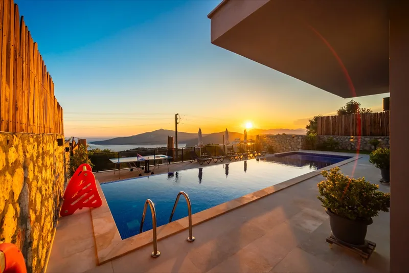 Havuz, gün batımı ve manzara — Villa Azde