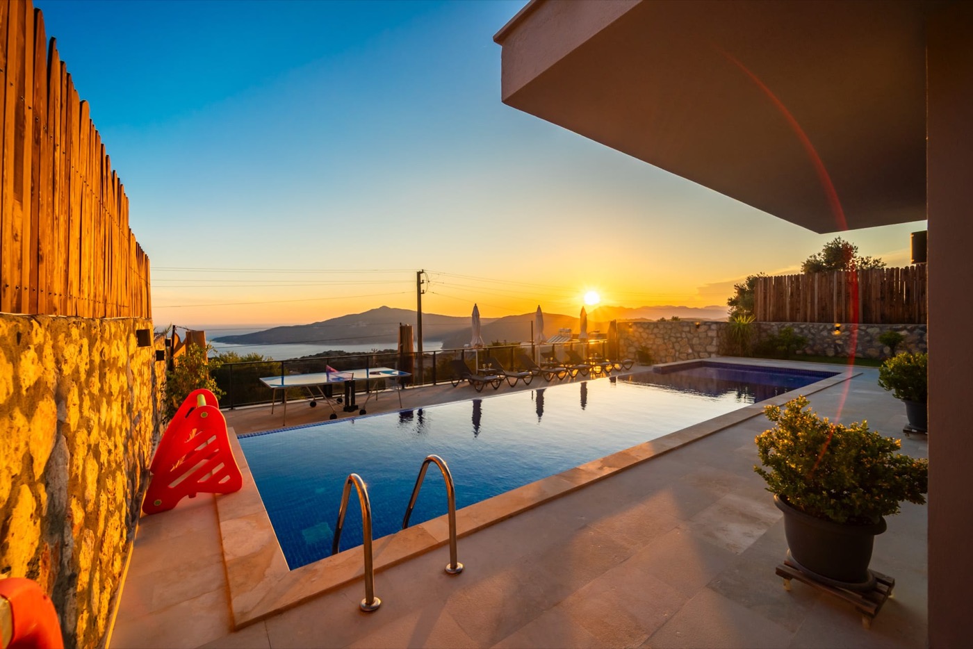 Havuz, gün batımı ve manzara — Villa Azde